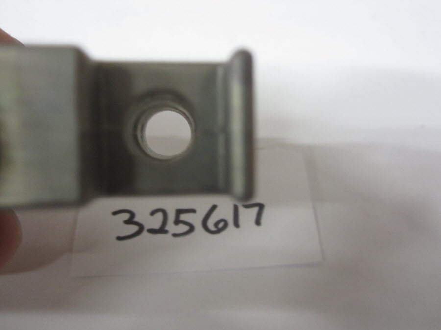 Evinrude Johnson OMC 0325617 - Clamp (325617)