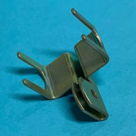 Evinrude Johnson OMC 0126535 - Dual Cable Retainer