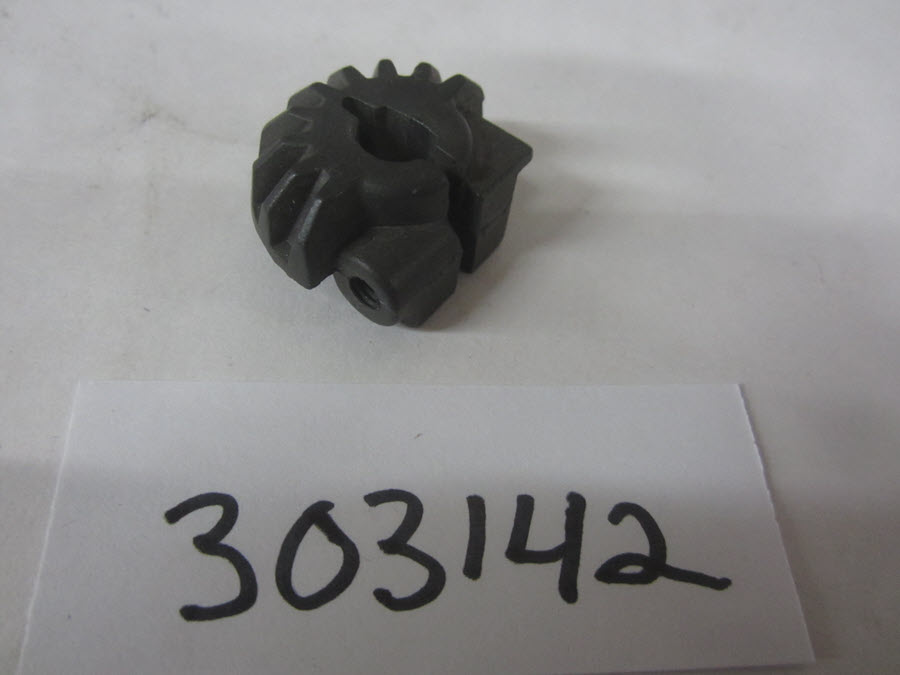 Evinrude Johnson OMC 0303142 - Pinion