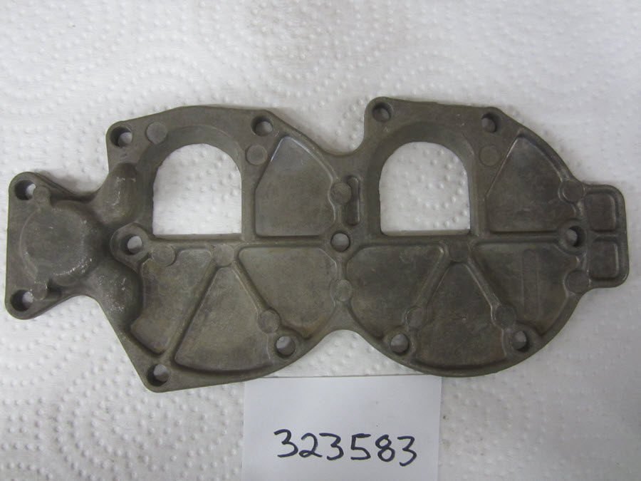 Evinrude Johnson OMC 0323583 - Cylinder Head Cover