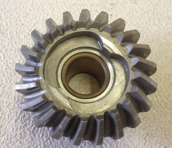 Evinrude Johnson OMC 0381810 - Forward Gear and Bushing