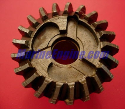 Evinrude Johnson OMC 0390975 - Forward Gear & Bushing