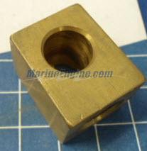 Evinrude Johnson OMC 0913364 - Fitting, Oil Drain