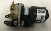 Evinrude Johnson OMC 5000527 - Oil Injector and Manifold