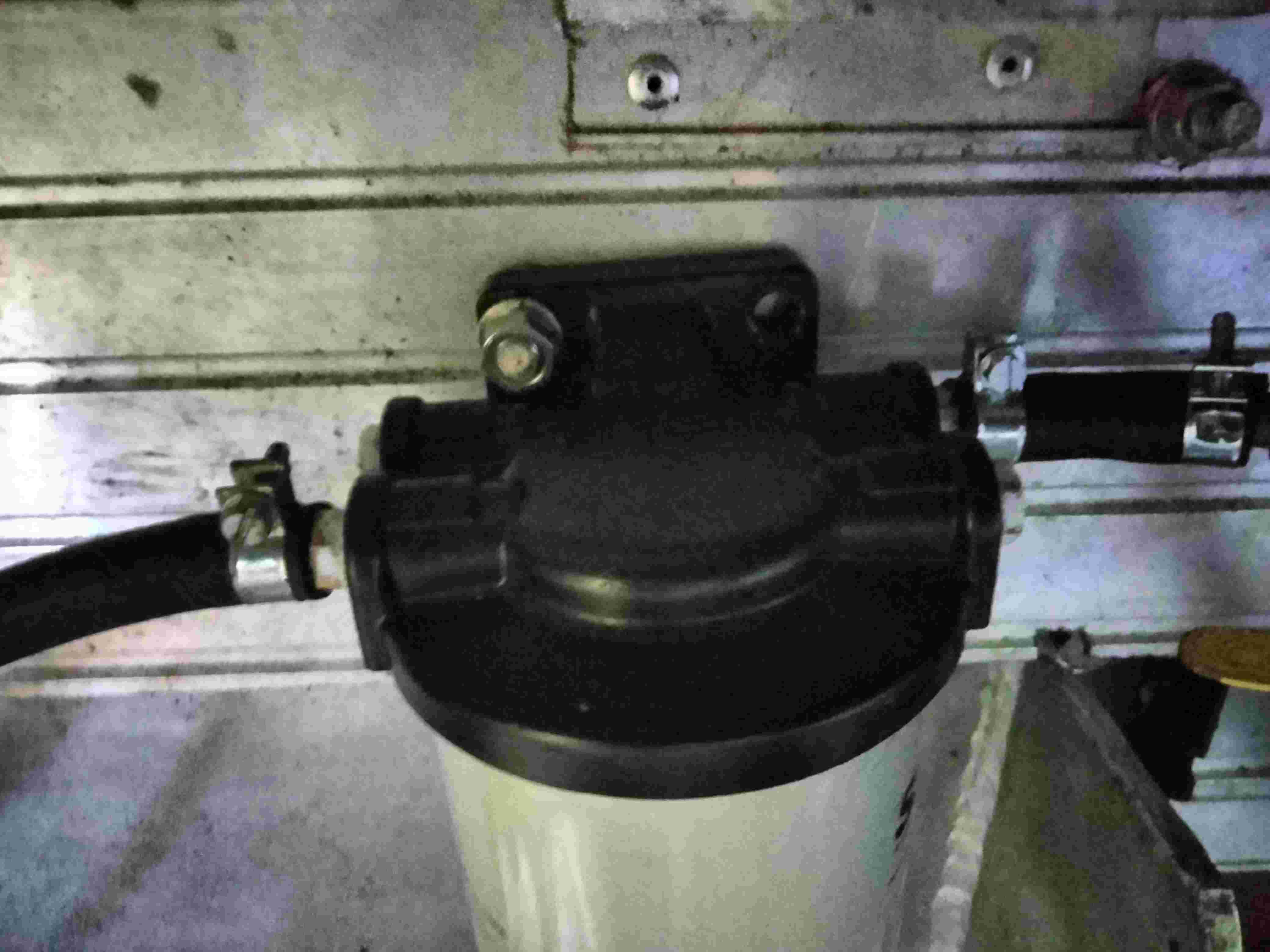 cheap water fuel separater input an output.jpg