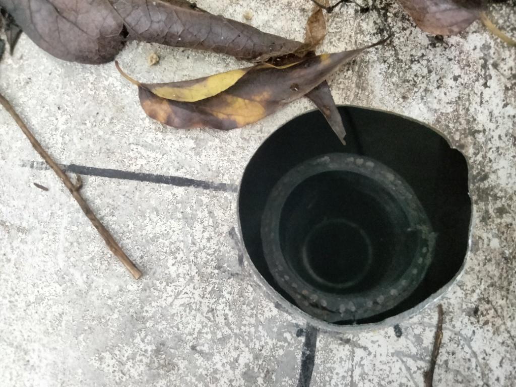 rubber filler tube needs extending2 inchs.jpg