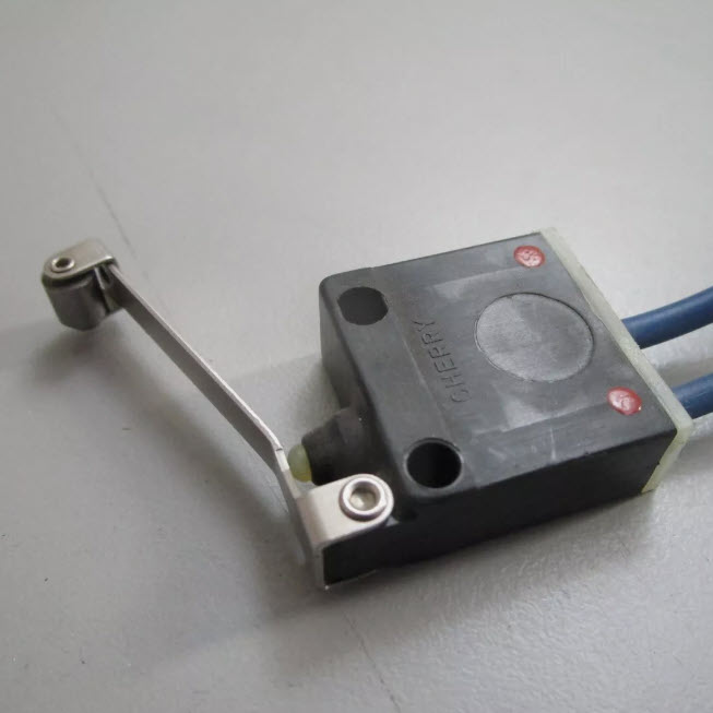 Evinrude Johnson OMC 0986899 - Switch, Shift Cutout (986899)